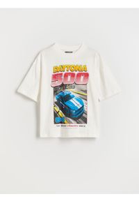 Reserved - T-shirt oversize Nascar - złamana biel. Materiał: bawełna, dzianina