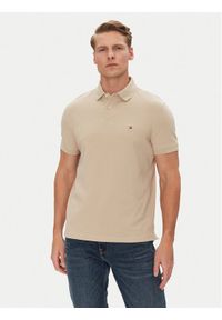 TOMMY HILFIGER - Tommy Hilfiger Polo 1985 MW0MW17770 Beżowy Regular Fit. Typ kołnierza: polo. Kolor: beżowy. Materiał: bawełna