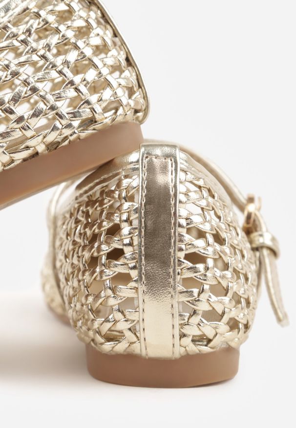 Born2be - Złote Balerinki Ozdobione Plecionką i Paskiem Tesenia. Okazja: na co dzień. Zapięcie: pasek. Kolor: złoty. Materiał: jeans. Wzór: aplikacja. Styl: casual