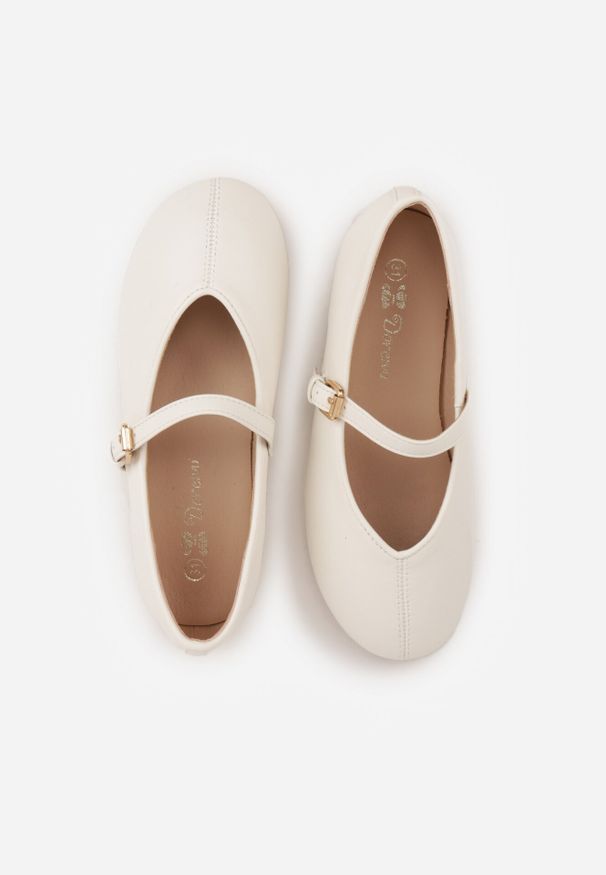 Born2be - Białe Balerinki z Paskiem na Sprzączkę Bragia. Okazja: na co dzień. Zapięcie: pasek. Kolor: biały. Materiał: jeans, materiał. Styl: casual