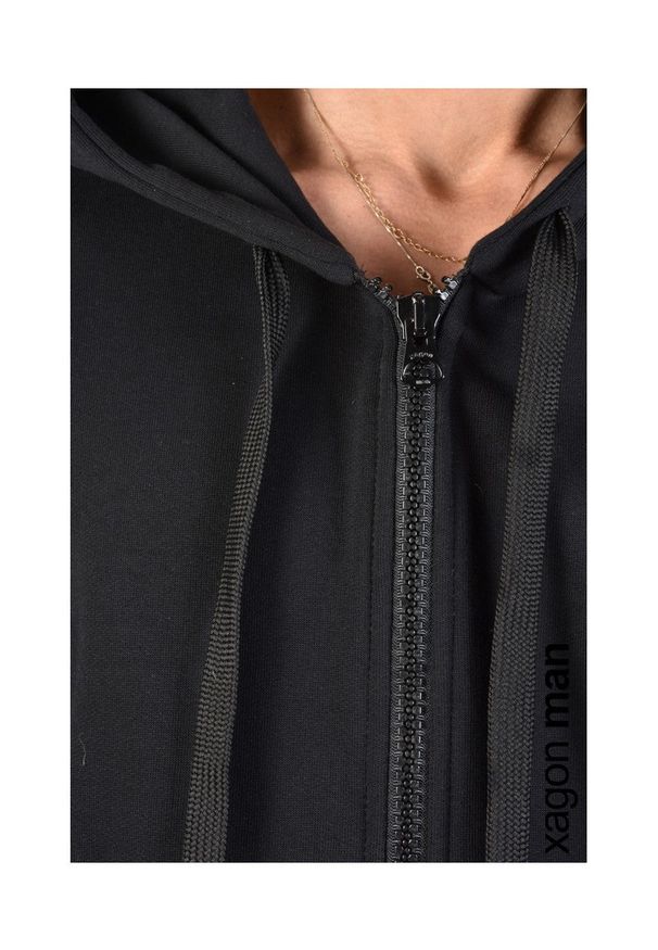 Xagon Man Bluza "Fleece" | MDAWS6 | Fleece | Mężczyzna | Czarny. Okazja: na co dzień. Typ kołnierza: kaptur. Kolor: czarny. Materiał: bawełna. Wzór: aplikacja. Styl: casual
