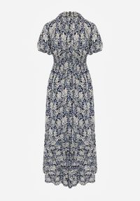 Renee - Granatowa Trapezowa Sukienka z Bawełny z Bufiastymi Rękawami Falbaną i Gumką w Talii Vimayana. Typ kołnierza: dekolt w kształcie V. Kolor: niebieski. Materiał: bawełna. Typ sukienki: trapezowe #4