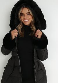 Born2be - Czarna Kurtka Nautifa. Kolor: czarny. Materiał: futro, tkanina. Długość rękawa: długi rękaw. Długość: długie #4
