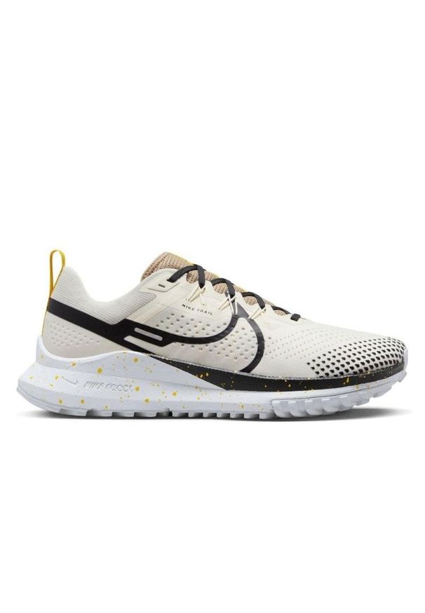 Buty Nike React Pegasus Trail 4 M DJ6158 100 białe. Zapięcie: pasek. Kolor: biały. Szerokość cholewki: normalna. Sport: bieganie