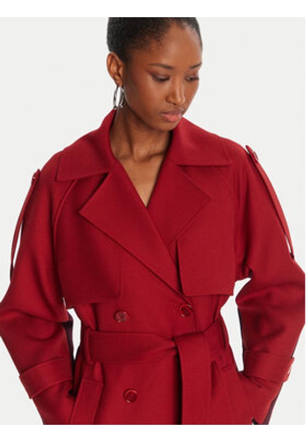 Patrizia Pepe Trencz 8O0188/A630-J4L3 Bordowy Regular Fit. Kolor: czerwony. Materiał: syntetyk