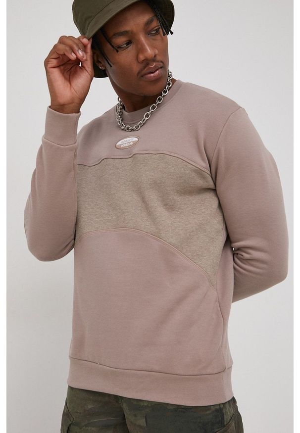 adidas Originals Bluza bawełniana męska kolor beżowy melanżowa. Okazja: na co dzień. Kolor: beżowy. Materiał: bawełna. Wzór: melanż. Styl: casual