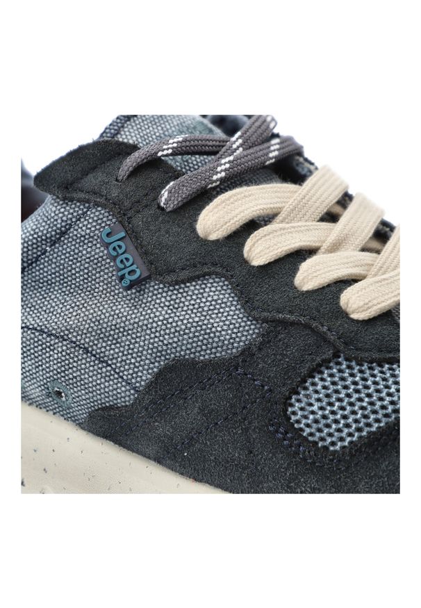 Granatowe Sneakersy Jeep Sportowe Obuwie Męskie. Okazja: na co dzień. Kolor: niebieski. Materiał: zamsz. Szerokość cholewki: normalna. Wzór: kolorowy. Sport: bieganie