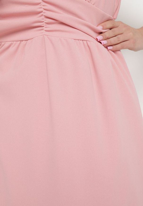 Born2be - Różowa Krótka Sukienka z Luźnym Rękawem i Gumką w Talii Bainasa. Kolor: różowy. Długość: mini