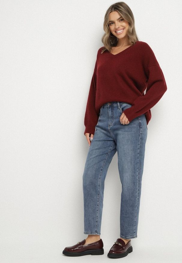 Born2be - Niebieskie Klasyczne Jeansy o Kroju Mom Fit z Wysokim Stanem Nellessa. Okazja: na co dzień, do pracy. Stan: podwyższony. Kolor: niebieski. Styl: klasyczny