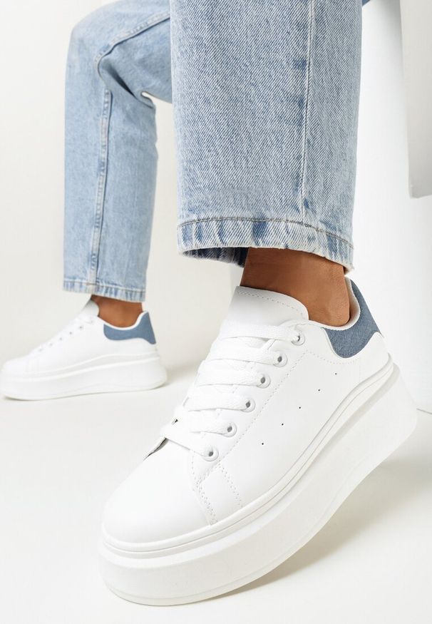Born2be - Biało-Niebieskie Sneakersy na Grubej Podeszwie z Naszywką Chonris. Kolor: biały. Wzór: aplikacja