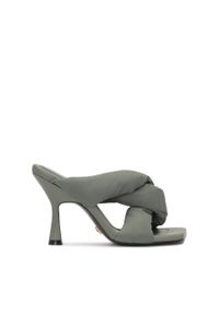 Kazar - Awangardowe klapki na obcasie z przeplatanymi paskami kazar x kasia. Materiał: nylon, skóra. Wzór: paski. Obcas: na obcasie. Wysokość obcasa: średni #1