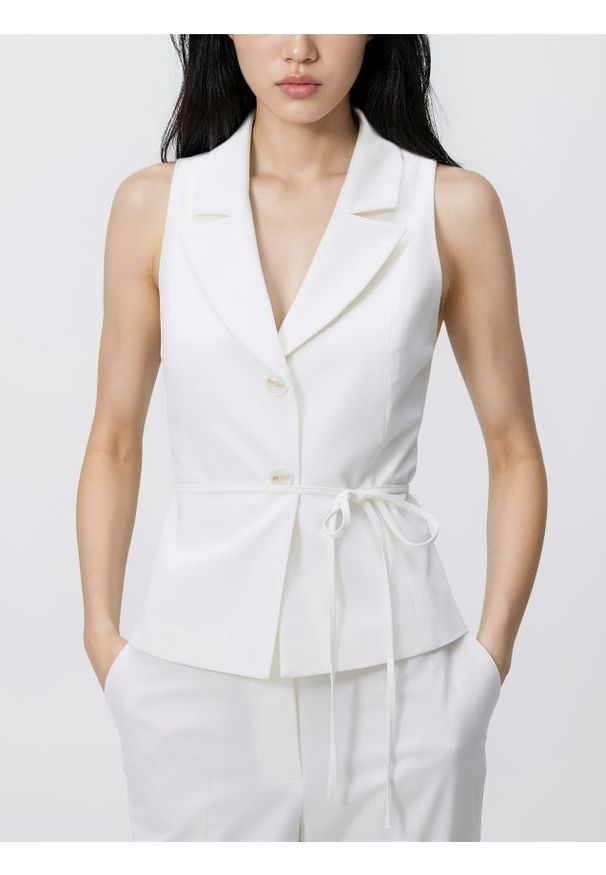 Reserved - Kamizelka z wiązaniem w talii - biały. Kolor: biały. Materiał: wiskoza, tkanina