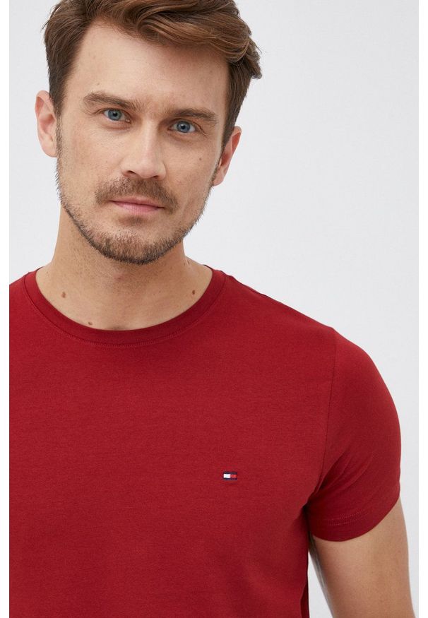 TOMMY HILFIGER - Tommy Hilfiger - T-shirt. Okazja: na co dzień. Kolor: czerwony. Materiał: bawełna, dzianina. Wzór: gładki. Styl: casual