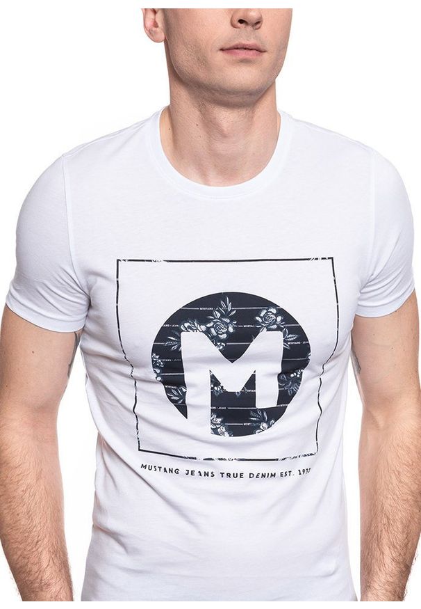 Mustang - MĘSKI T-SHIRT MUSTANG Aaron C Print 1009910 2045. Wzór: nadruk