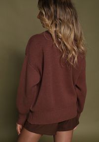 Born2be - Brązowy Sweter z Kaszmirem z Dekoltem w Serek Plenae. Okazja: na co dzień. Typ kołnierza: dekolt w serek. Kolor: brązowy. Materiał: kaszmir. Styl: klasyczny, casual, elegancki #5