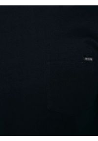 Big-Star - Koszulka męska z kieszonką granatowa Carbon 403. Okazja: do pracy, na spacer, na co dzień. Kolor: niebieski. Materiał: bawełna. Długość rękawa: krótki rękaw. Długość: krótkie. Wzór: aplikacja. Styl: casual, klasyczny #3