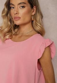 Renee - Jasnoróżowa Koszulka Top bez Rękawów z Ozdobnymi Falbankami Wiollia. Typ kołnierza: kołnierz z falbankami. Kolor: różowy. Materiał: tkanina. Długość rękawa: bez rękawów. Sezon: lato #5