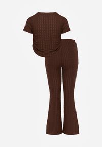 Renee - Brązowy Tłoczony Komplet Spodnie Flare i Top z Marszczeniem w Talii Pimisia. Kolor: brązowy. Materiał: materiał #5
