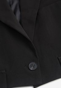 Born2be - Czarna Garniturowa Kamizelka Zapinana na Guzik Tiamants. Kolor: czarny. Materiał: jeans. Styl: klasyczny #3