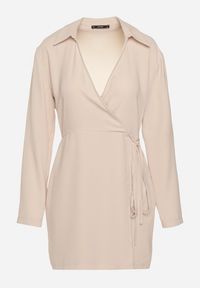 Born2be - Jasnobeżowa Sukienka Kopertowa z Cienkim Sznureczkiem w Talii Perlea. Okazja: na co dzień. Kolor: beżowy. Materiał: skóra. Typ sukienki: kopertowe. Styl: casual, klasyczny #4