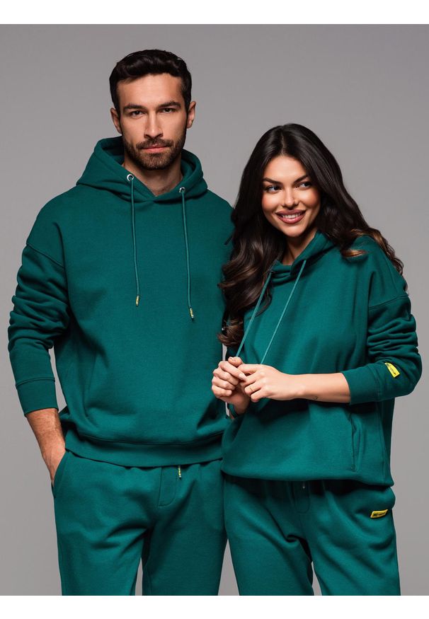 Ombre Clothing - Dresowa bluza unisex z kieszeniami i kapturem – ciemnozielona V17 - Rozmiar: M/L. Okazja: na co dzień. Typ kołnierza: kaptur. Kolor: zielony. Materiał: dresówka. Wzór: aplikacja. Styl: casual