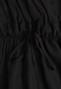 Born2be - Czarna Sukienka z Wiskozy Amanita. Okazja: na co dzień. Kolor: czarny. Wzór: kolorowy, jednolity. Typ sukienki: kopertowe. Materiał: wiskoza. Długość rękawa: na ramiączkach. Sezon: lato. Styl: casual. Długość: maxi #2