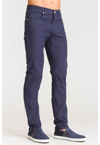Granatowe spodnie męskie Versace Jeans. Kolor: niebieski. Materiał: bawełna. Wzór: aplikacja #2