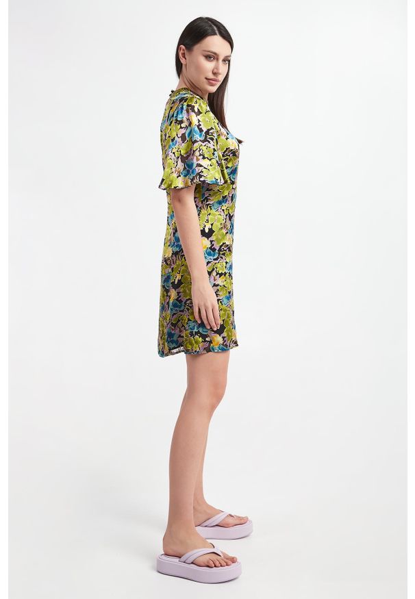 Sukienka z jedwabiem GESTUZ. Materiał: jedwab. Wzór: kwiaty. Długość: mini