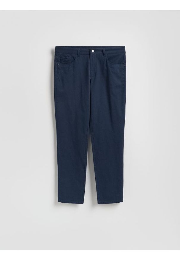 Reserved - Bawełniane spodnie slim fit - granatowy. Kolor: niebieski. Materiał: bawełna