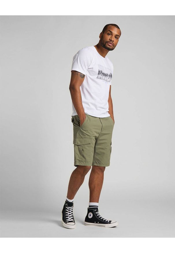 Lee - SZORTY MĘSKIE LEE CARGO SHORT LICHEN GREEN L73CCJ82 112120354