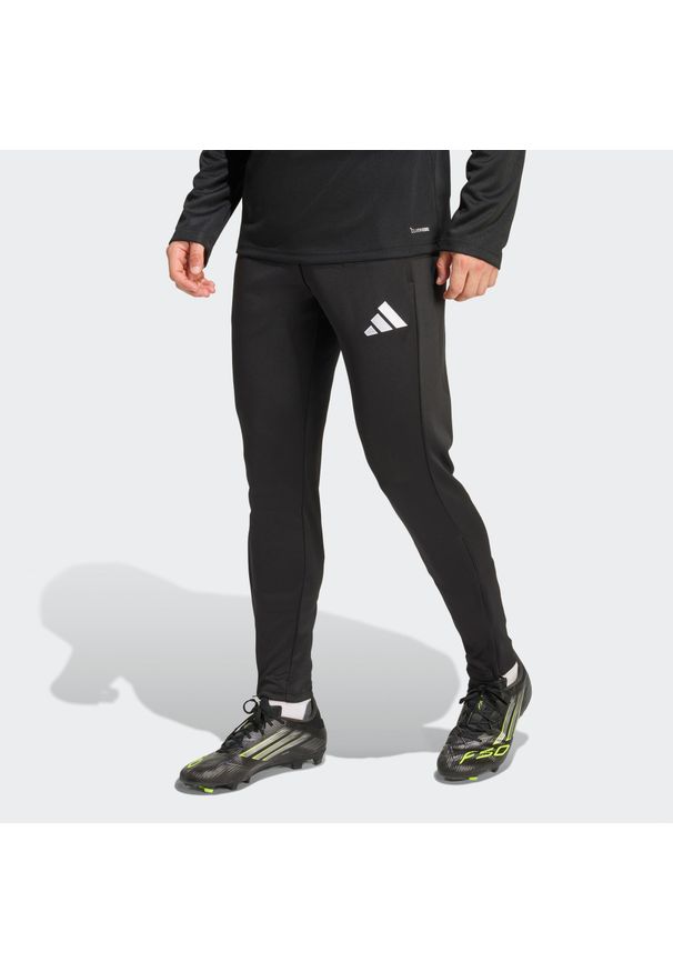 Adidas - Spodnie treningowe Entrada26. Kolor: czarny, wielokolorowy, biały. Materiał: dresówka. Technologia: ClimaCool (Adidas). Sport: piłka nożna