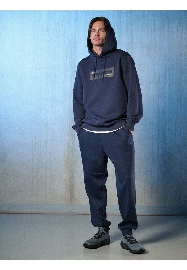 4f - 4F Bluza dresowa regular z kapturem męska - granatowa S. Okazja: na co dzień. Typ kołnierza: kaptur. Kolor: niebieski. Materiał: dresówka. Styl: casual, sportowy