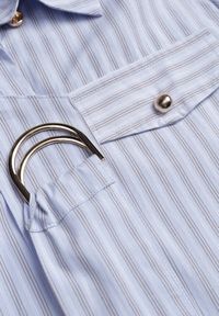 Renee - Niebieska Koszulowa Sukienka z Bawełny z Paskiem w Stylu Soft Utility Effiara. Kolor: niebieski. Materiał: bawełna. Wzór: paski. Typ sukienki: koszulowe #3