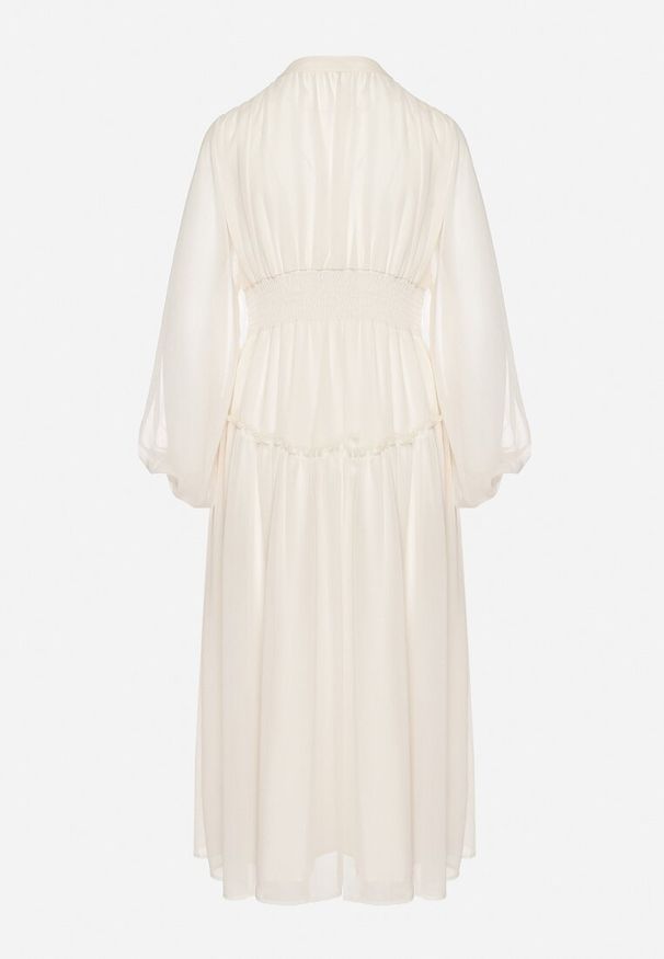 Born2be - Jasnobeżowa Długa Sukienka Koktajlowa w Stylu Retro z Plisami i Stójką Leowia. Typ kołnierza: kołnierzyk stójkowy. Kolor: beżowy. Styl: retro, wizytowy. Długość: maxi