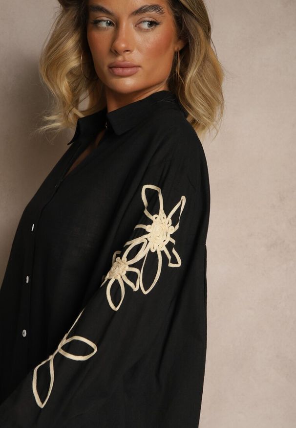 Renee - Czarna Koszula z Bawełny o Kroju Oversize z Kwiatowymi Aplikacjami Fadelya. Okazja: na co dzień. Kolor: czarny. Materiał: bawełna. Wzór: aplikacja, kwiaty. Styl: elegancki, casual