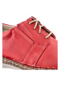 Półbuty damskie Wasak, skóra licowa naturalna ze sznurowaniem i elastyczną gumką na płaskiej podeszwie, czerwone, 537. Okazja: na co dzień. Kolor: czerwony. Materiał: skóra. Obcas: na płaskiej podeszwie. Styl: casual, klasyczny #6