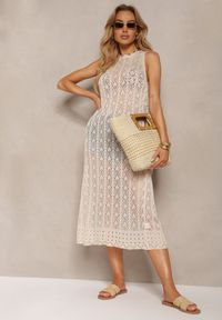 Renee - Beżowa Boho Tunika Narzutka o Ażurowym Wykończeniu bez Rękawów Lerantalia. Kolor: beżowy. Materiał: dzianina. Długość rękawa: bez rękawów. Wzór: ażurowy. Sezon: lato. Styl: boho #3