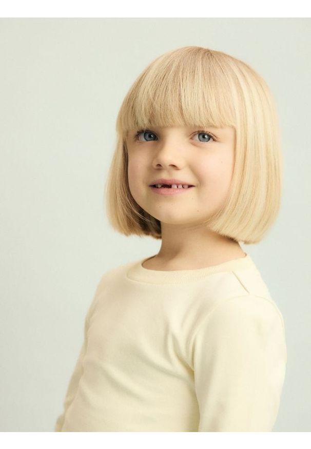 Reserved - Gładka koszulka - jasnożółty. Kolor: żółty. Materiał: bawełna. Wzór: gładki