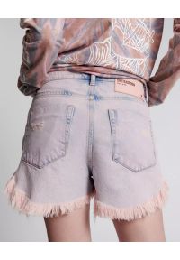 ONETEASPOON - Szorty jeansowy Outlaws. Kolor: fioletowy, różowy, wielokolorowy. Materiał: jeans. Wzór: aplikacja