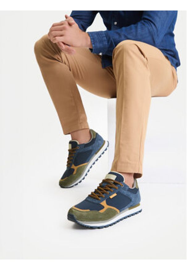 Guess Jeans Sneakersy CWBEO-ETIENNE-01 Granatowy. Kolor: niebieski. Materiał: skóra, zamsz