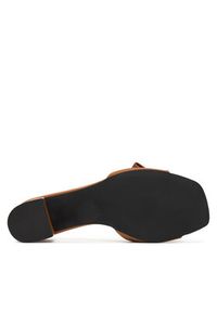 Love Moschino - LOVE MOSCHINO Klapki JA28115G0OIE0200 Brązowy. Kolor: brązowy. Materiał: skóra #4