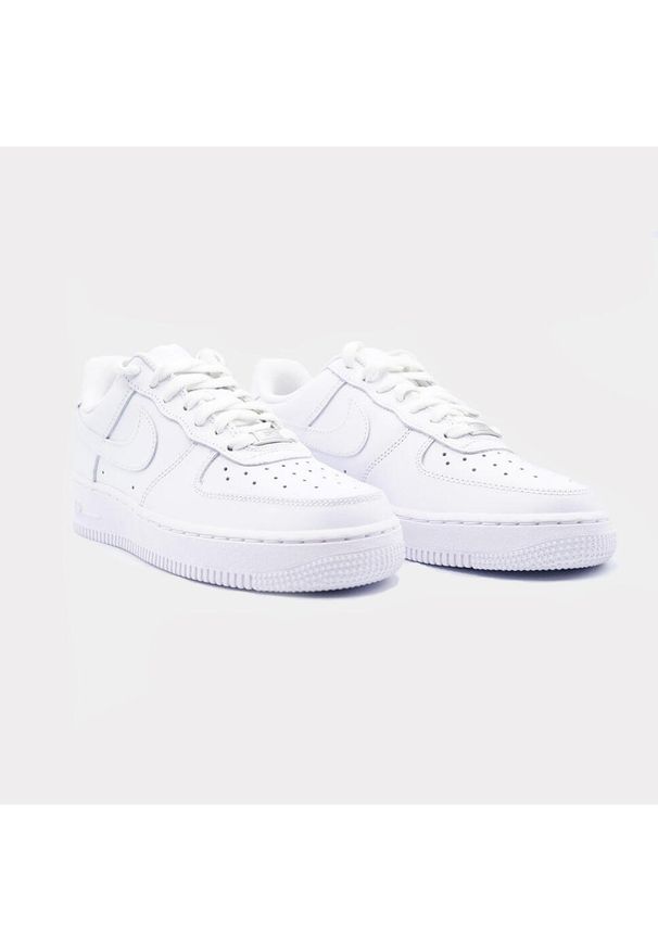 Buty sportowe męskie Nike Air Force 1 '07 Low. Kolor: biały. Model: Nike Air Force. Sport: turystyka piesza