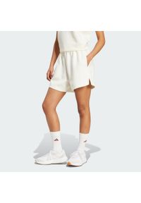 Adidas - Luźne szorty Soft Lux. Kolor: biały. Sport: fitness #1