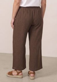 Born2be - Brązowe Spodnie Casual Szerokie ze Sznurkiem i Gumką w Pasie Caeena. Okazja: na co dzień. Kolekcja: plus size. Kolor: brązowy. Długość: długie. Styl: casual #2