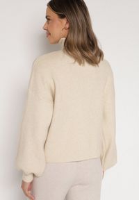 Born2be - Jasnobeżowy Golf z Bufiastymi Rękawami Wedelia. Okazja: na co dzień. Typ kołnierza: golf. Kolor: beżowy. Materiał: jeans. Styl: casual, elegancki, klasyczny #7