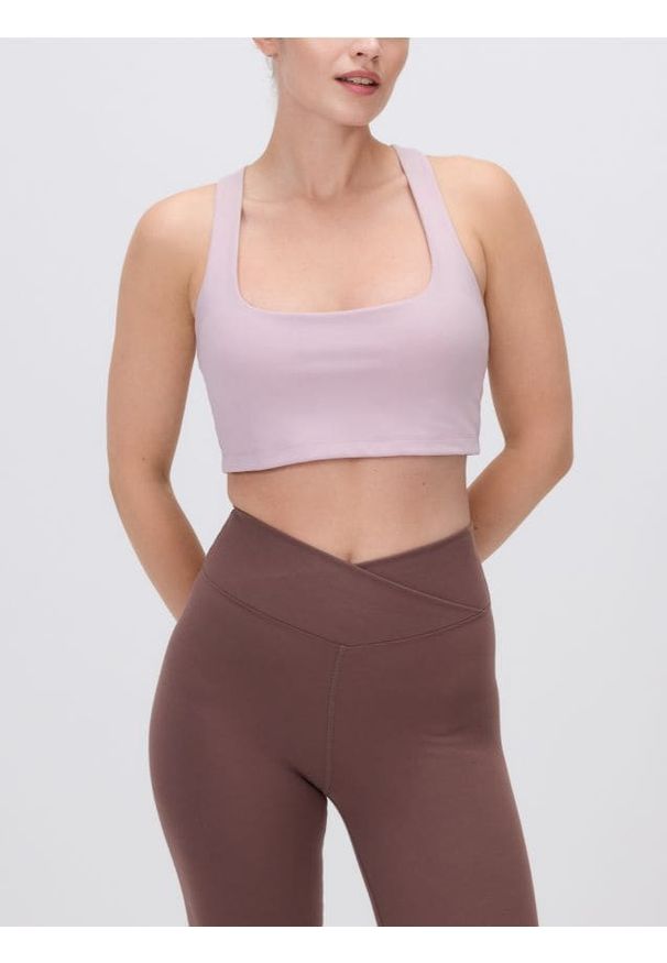 Reserved - Sportowy top - brudny róż. Kolor: różowy. Materiał: dzianina. Długość: krótkie. Styl: sportowy