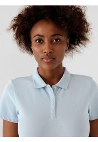 4f - Koszulka polo regular damska. Typ kołnierza: polo. Kolor: niebieski. Materiał: materiał, bawełna #1