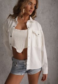 Renee - Biała Jeansowa Kurtka Koszulowa z Bawełny z Kieszeniami Desreta. Kolor: biały. Materiał: bawełna, jeans #1