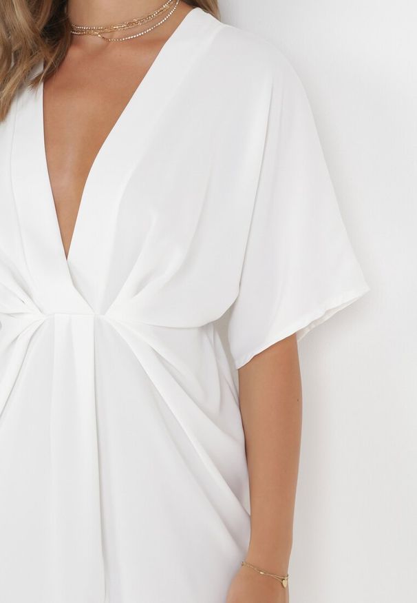 Born2be - Biała Sukienka z Kopertowym Dekoltem i Rękawem Nietoperz Eupfia. Kolor: biały. Sezon: lato. Typ sukienki: kopertowe