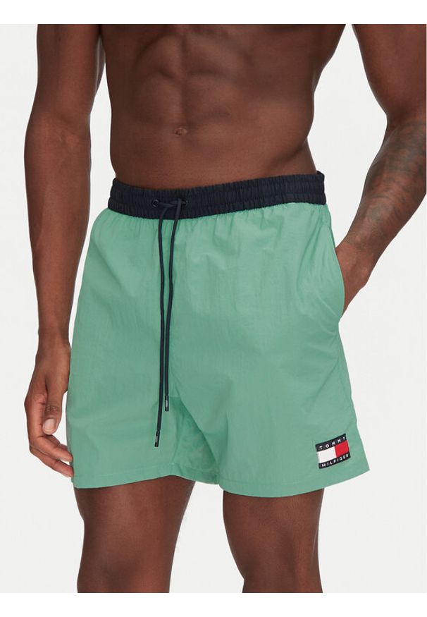 TOMMY HILFIGER - Tommy Hilfiger Szorty kąpielowe UM0UM03455 Zielony Slim Fit. Kolor: zielony. Materiał: syntetyk
